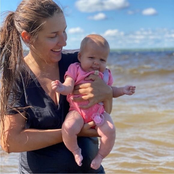 Welcome to River + Juniperโs Poshmark Closet! - Picture 4 of 10